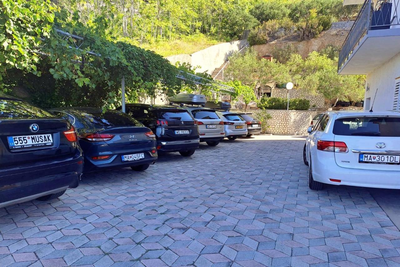 Apartments With A Parking Space Brela, Makarska - 18495 외부 사진